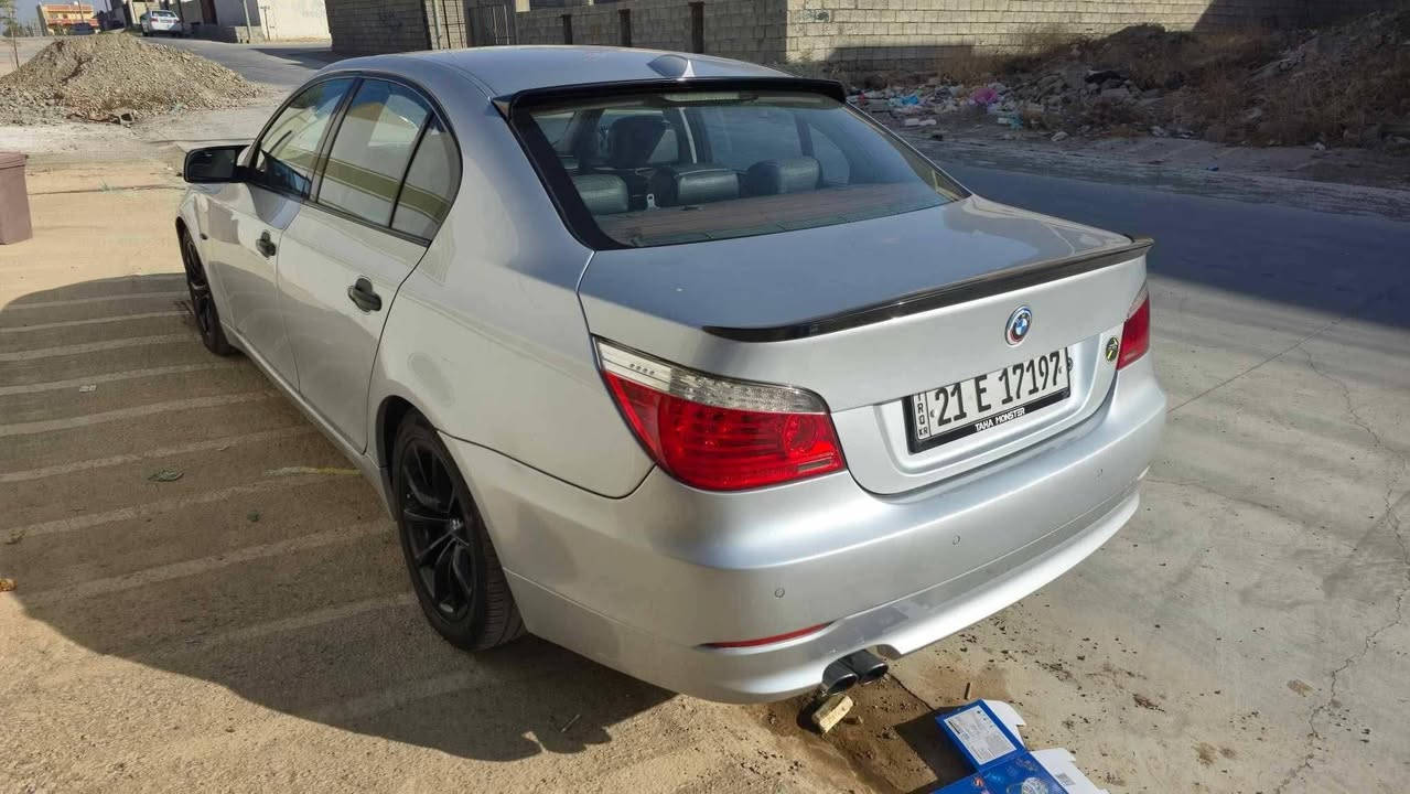 bmw E60 2009 
محرك N52B30 نوزل قصير المرغوب قبغ اسود 
سلايد وتحكمات وشاشة وكاميرا وبلوتوث وماوس ومضخم صوت 
لايت داينميك شغال 
ويل f10  تخم تاير جديد جناح صندوك وسبير منازل 

ملاحظة / صبغ عام للجمالية بدون ضربة ودواخل ومعجون سيارة جاهزه وبدون مصرف وكهربائيات كلشي شغال بدون نقص ابد ابد 

مكان السيارة كركوك وبيها كوبون بانزين ... شرط التحويل 

السعر 130 رجاءا لاتقارنها بسيارات مهجومة وبيها كومة مصروف 

***********
