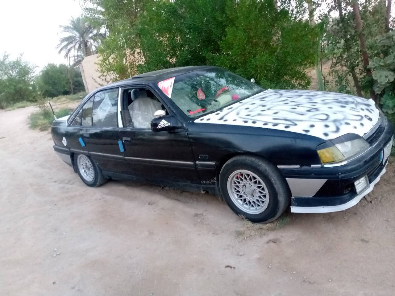 سلام عليكم عندي سيارتين لبيع  نضيفات ثنينهن زيتونيه  92 سنويه ما صاقطه سعره 28 بيه مجال متوازي علا بيعتهن سوده جديده  موديل 91   سعره 30 بيه مجال  تصال على  هاذا رقم***********
