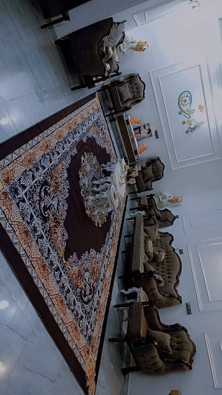 بيت طابو زراعي خلف شقق الزيتون مباشر ع شارع العام مساحه 1،400متر ويا مشتمل البيت فول كله كونكريت 4غرف نوم صالتين مطبخين براني 13متر صحيات داخليه خارجه ***********
