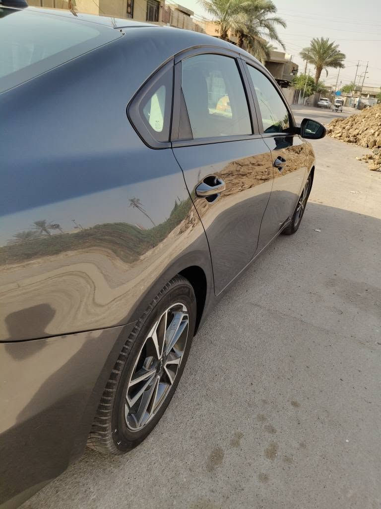 السلام عليكم 
كيا فورتي 2022 وارد امريكي محرك 2000
رقم اربيل شرط التحويل 
صور الحادث ولسونر مرفقة  
المواصفات
 تحديد مسار 
قيادة الية 
مثبت سرعة 
شاشة كبيرة 
كار بلي 
تحذير انصدام 
رادار 
وبعد بيهة مواصفات 
السعر ب 127
مكاني بغداد الشعب
للاستفسار: ***********
