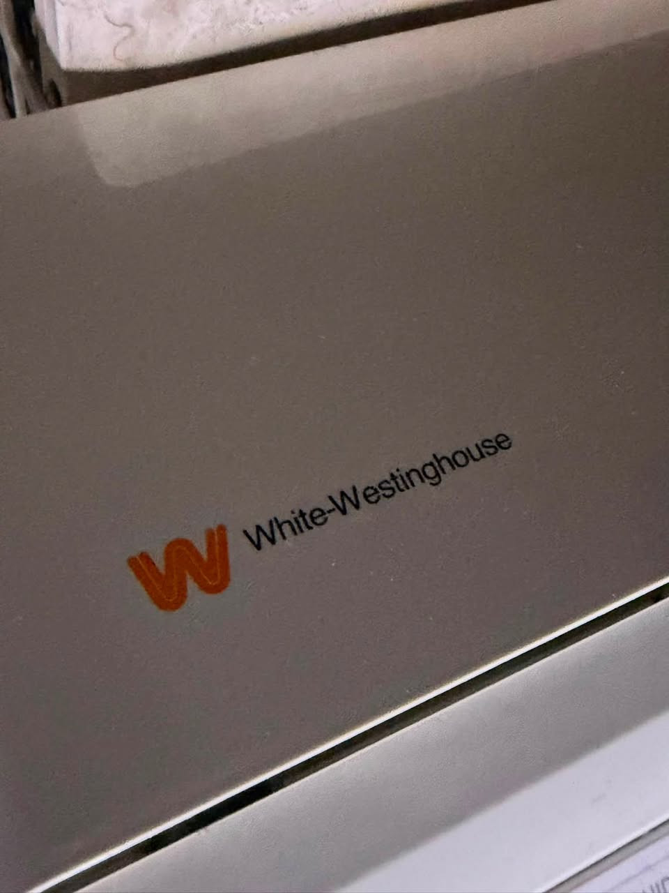 🚨🚨 للبيع سبلت White-Westinghouse (وايت ويستنجهاوس) 🔥  طن( 1) 🔥

✅ شغال 100% بدون أي مشاكل.
✅ تبريد قوي ❄️ وتدفئة ممتازة 🔥.
✅ لم يدخل صيانة نهائياً ولم يتم فتحه من قبل.
✅ نظيف وجاهز للتركيب والاستخدام.

💰 السعر: 175,000 دينار فقط
📌 يوجد مجال بسيط للجادين فقط

*********** بغداد الحرية دور نواب الضباط ✅

