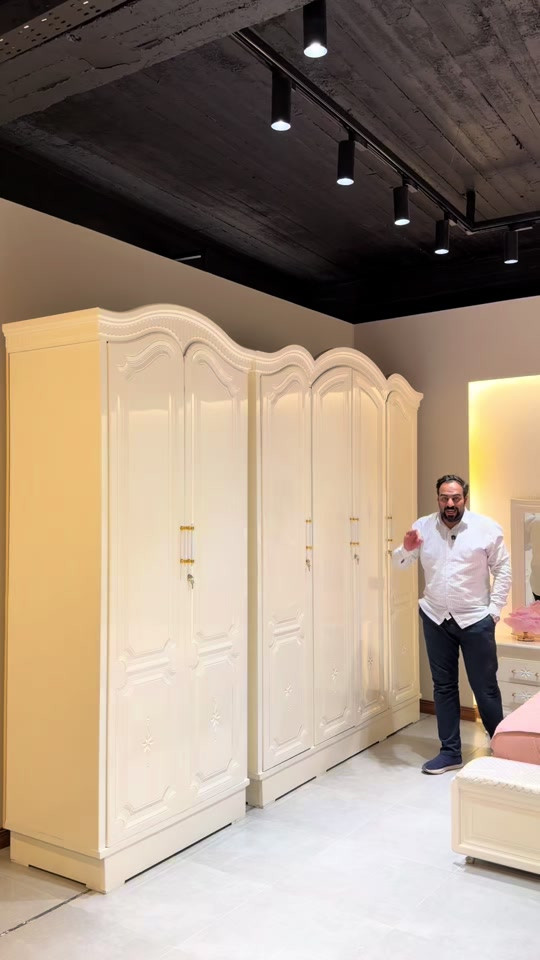 اصحاب المساحات الصغيرة هاي الكم  موديل النجوم موديل جديد ضمن وجبة الدرجة الوسط  السعر مليونين و650 الف فقط غرفة 6 ابواب طابقين ملحق  اللون اوف وايت سادة تتكون من 10 قطع  الوجه MDF  ثمانية ملم  الداخل صاج ومعاكس النرمادا شريطية على طول الباب  شازلون خزان ارتفاع الكنتور 265سم عرض الكنتور 225سم عرض زاوية الملابس 115سم يعني الكنتور وزاوية الملابس ضلع كامل 340سم السعر 2650 فقط شركة الأفراح للأثاث العراقي  ‏ غرفة نوم- اطقم قنفات - مفروشات   ‏العنوان محافظة واسط قضاء العزيزية مقبل م ينة الألعاب  ‏التوصيل والشد مجاني إلى جميع محافظات العراق ‏خدمة استبدال الغرف العراقية القديمة بغرفة جديدة مع الاتفاق على الفرق ‏ خدمات ما بعد البيع لمدة سنة مجانية  *********** *********** *********** ***********  *********** *********** #اثاث_منزلي #غرف #نجارة #ديكورات_داخليه 
