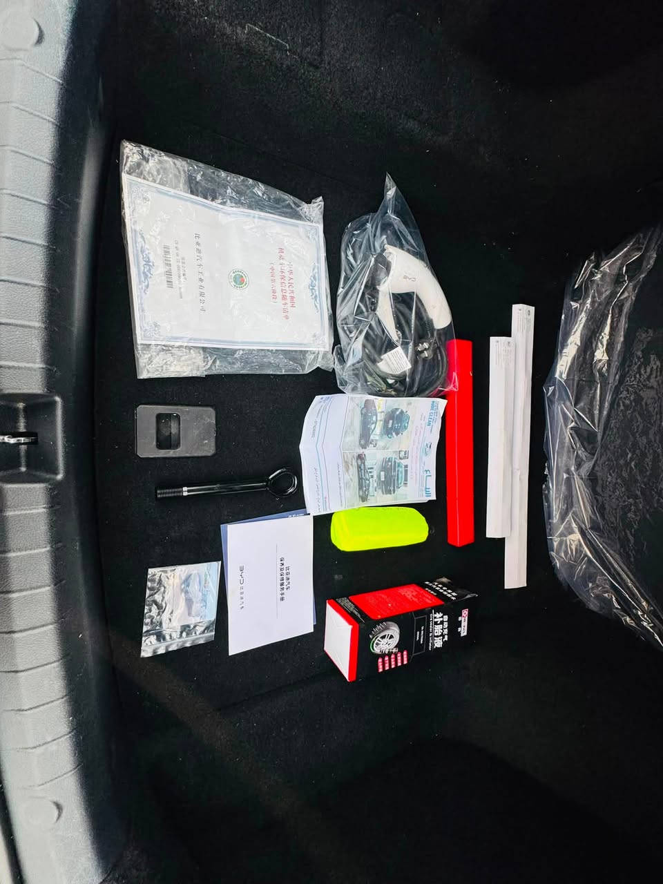 بي واي دي سيل 5 لون اسود ملكي داخل ابيض السياره فول ويل كب كروم بلادي مستخدمه 9الاف وضع الزيرو غراضهه كلهه كامله بصمه و كارت وشاحن و فوم السياره كفاله عامه بيهه ملاحضه وحده فقط شبر bdr باقي كله كفاله 
السعر 20,900 

مكاني الزعفرانيه اربع شوارع //***********
