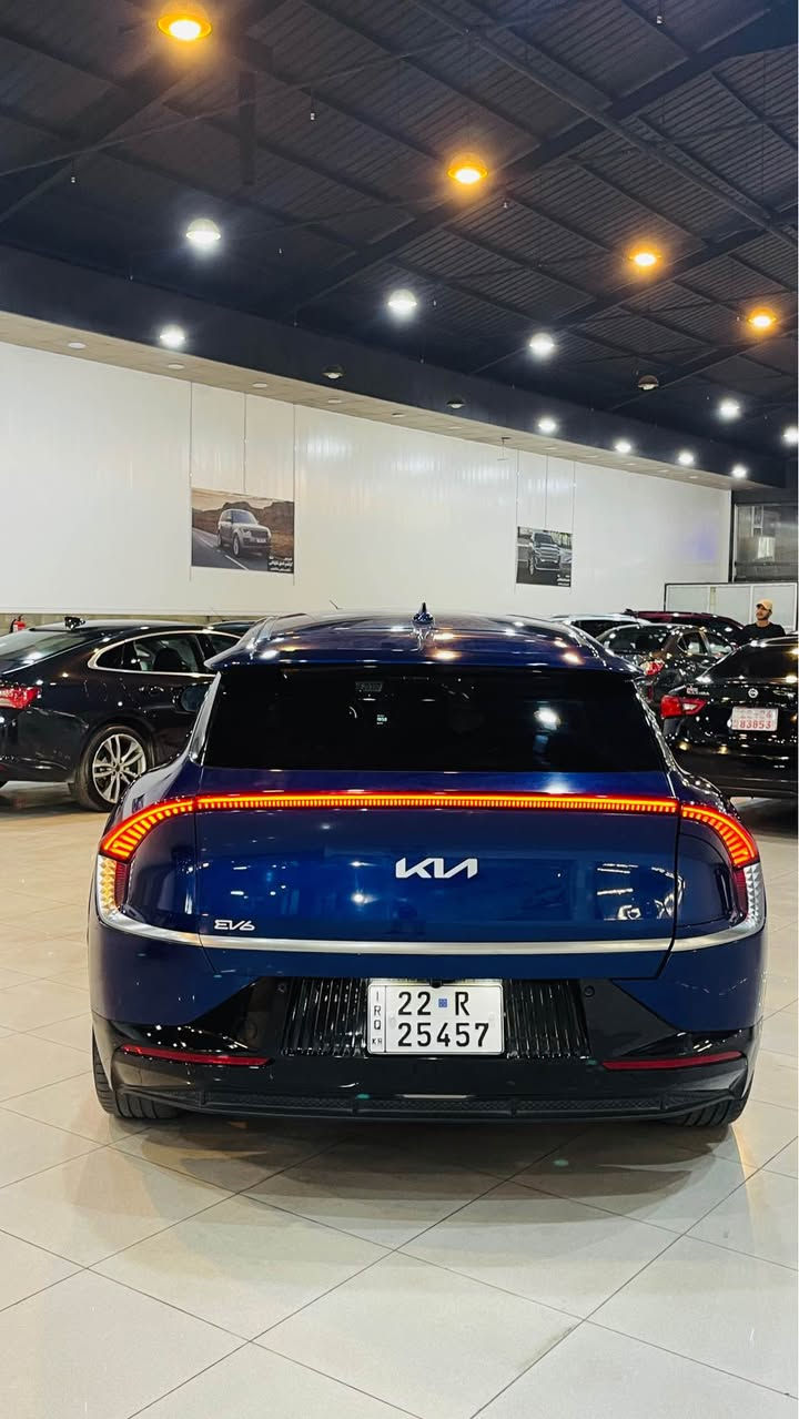 Kia EV6 
سستم التشغيل شحن كهبائي 
دبل مانتور 
عند شحن 💯 في الشتاء يمشي 340 مايل
في الصيف 275  كيلومتر 
يعني مع التبريد في الصيف يكفيك اسبوع كامل لا يحتاج الشحن
وفي الشتاء اكثر من ١٢ الايام 
السيارة مستعمل شخصي مفيد جدا هذا السستم بعيدا عن مشاكل البنزين 😊
السيارة مواصفات 
كشنات كهربائي تدفئه و تبريد 
ستيرن هيتر 
شاسة كبير لمس
داخلي عريض
الضرر ٣ قطعة صبغ بدون داخل بدون ارياك 
وقطعتين تعديل كارت
السيارة بدون مصاريف 
السعر ١٨٣$
اربيل 
معرض ابراهيم نامق 
*********** أربيل, العراق
