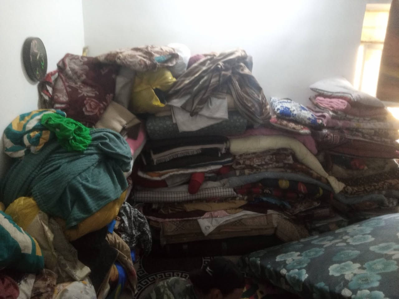 غراض كامله مال بيت للبيع بسعر مناسب 
قنينه غاز وثلاجه وكرسي وطباخ وافرش جديد دوشك 
تفاصيل واتساب فقط ***********
