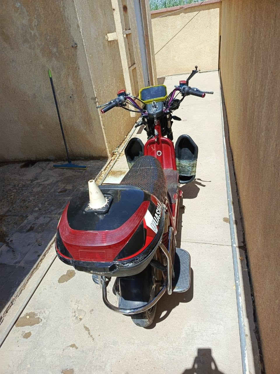 دراجه شحن موديل 2024 كلش نضيفه بس بطاريات عطلانه مكاني الرمادي سعرها 350 وبيها مجال 
***********
