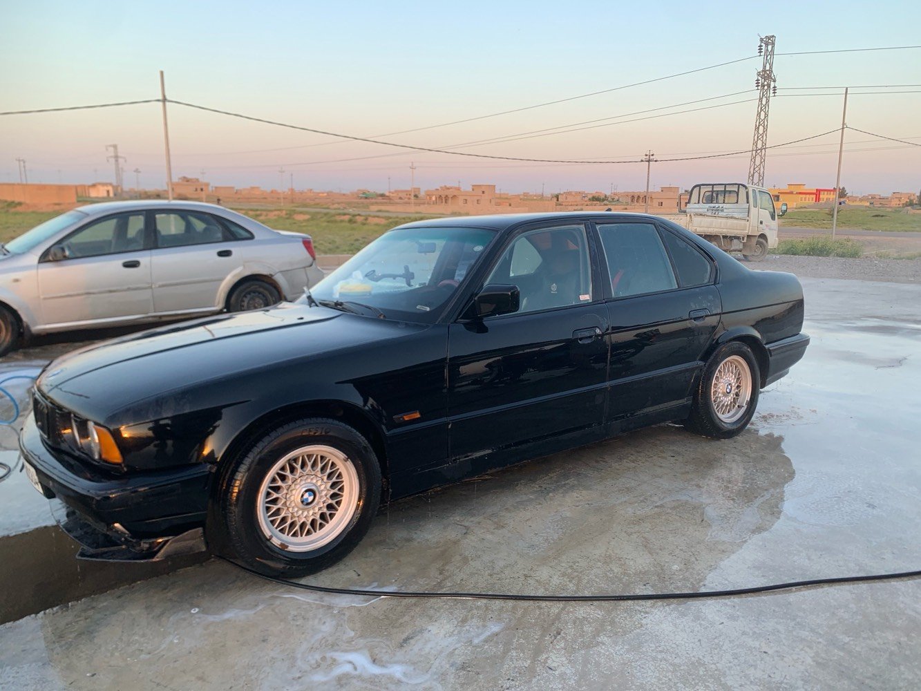سلام عليكم 525 مسكر عدل موديل 1991 اصل بليته وسنويه رقم أربيل جديد كير ومكينه بلكارتون لتنقص ولاتبخر اكسل 3.23 
صدرها يخبل تخم تاير جديد وياله خليه اصليه تبريد شغال كهربائيات كلها شغال لايت زنون باتري 100امبير جديد سياره فتحه شغاله وارد الماني 
رقم مميز 
مكان السياره سليمانيا 
للتواصل واتساب فقط 
***********