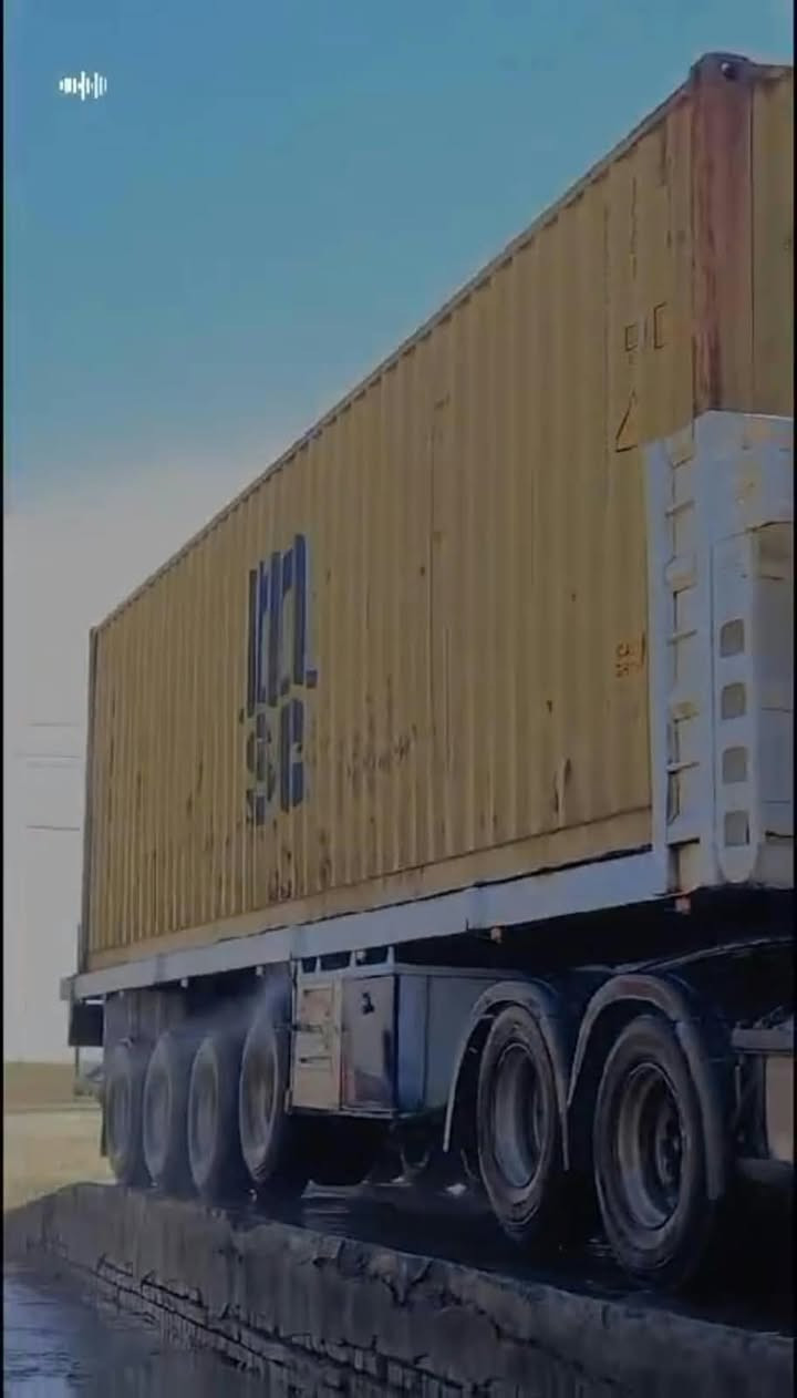 السلام وعليكم سكنيه لبيع سحال  2005  عربانه اربع محاور سنويه جديد مكفوله كفاله عامه اتصال عله هذه رقم ***********

نص مكتوب في الصور:
- TikTok
- @ qusayrs120__0