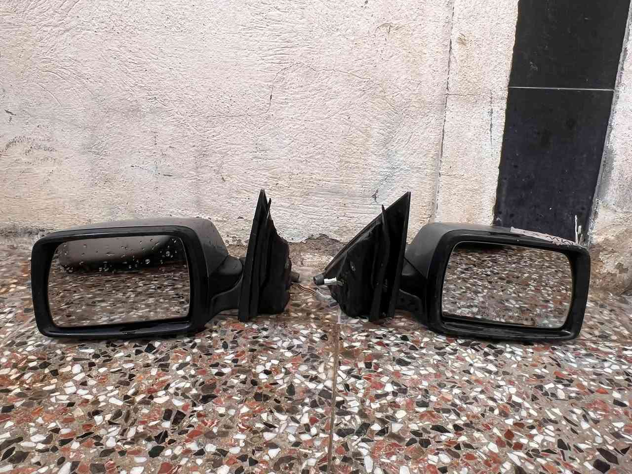 زوج مري e 90 شفط
زوج مري e60 شفط 
زوج مري x3 شفط 
وتك مرايه x1 حديث 
سعر الزوج50 الف فقط 
مكاني بغداد 
***********
