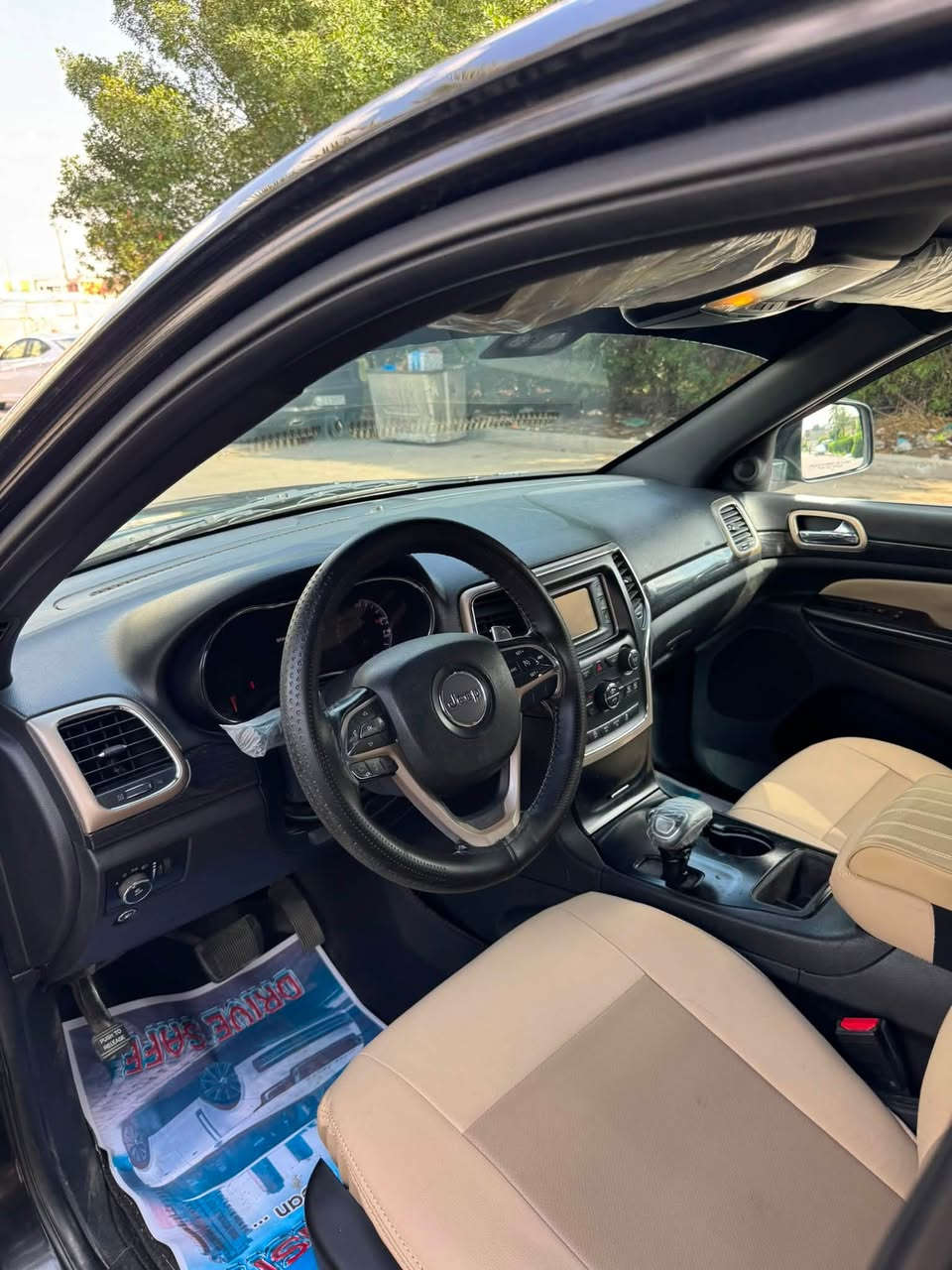 سلام عليكم
Jeep 14 

٢٠١٤ المرغوب (بانزين عادي)

مكينه ٦ سلندر ٣٦٠٠

مواصفاتها العاديه نص فول

ماشيه136 ميل

سياره جديده احلا من الصور

كلين تايتل بدون حادث

مكفوله من الدعاميه للداعاميه

(بيه بس بارد شبر من الجاملغ الخلفي فقط)

فقط كازكيت تصليح درجه اولى

رقم جديد

هزه جديده

سنويه جديده

بسمي السياره 

السعر 170

***********
