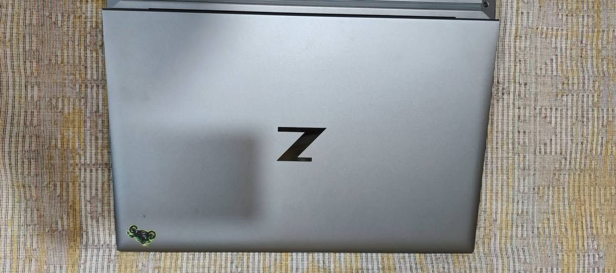 zbook hp💻
البصرة الزبير
السعر 550 قفل
#للتواصل واتساب 📱***********
التفاصيل
​الموديل: HP ZBook Firefly 15 G7 Mobile Workstation
​المعالج (CPU): Intel Core i7-10810U @ 1.60GHz (جوانب الأداء وسرعة المعالجة ممتازة للأعمال الهندسية والدراسة).
​الرام (RAM): 16GB (بحجم 16384 MB).
​الشاشة: 15.6 بوصة بدقة عالية IPS.
​كرت الشاشة (GPU):
​كرت مدمج: Intel UHD Graphics.
​كرت خارجي هندسي: NVIDIA Quadro P520 (مخصص لبرامج التصميم والهندسة).
​نظام التشغيل: Windows 10 Pro مفعل.
