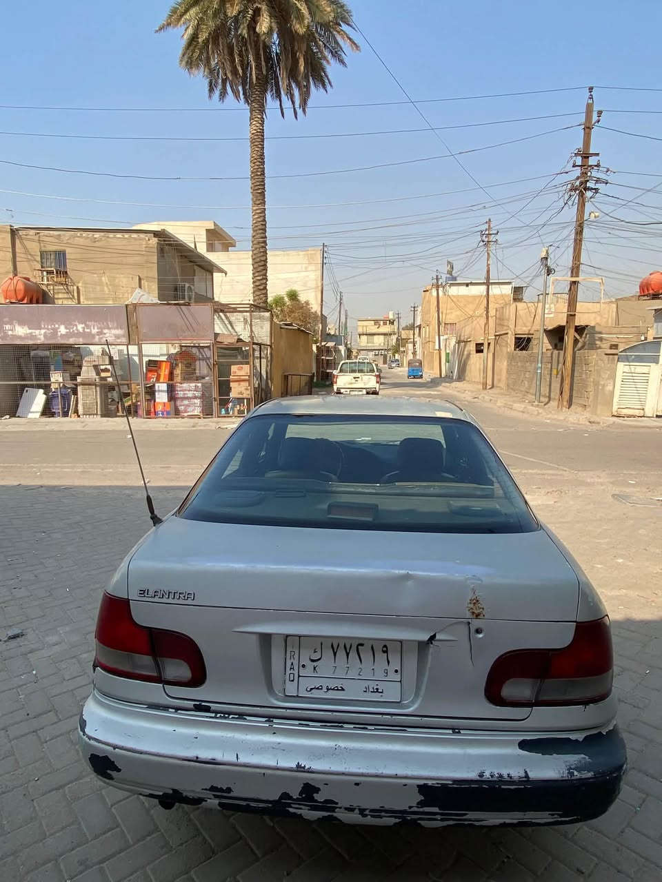 السلام عليكم الانتره مديل 94 السياره حلوه محرك كير نضيفات تدفع والتبريد شغالات رقم بغداد بسمنه  السياره شغل وطلع السعر 24 بيه مجال قليل *********** مكان السياره بغداد
