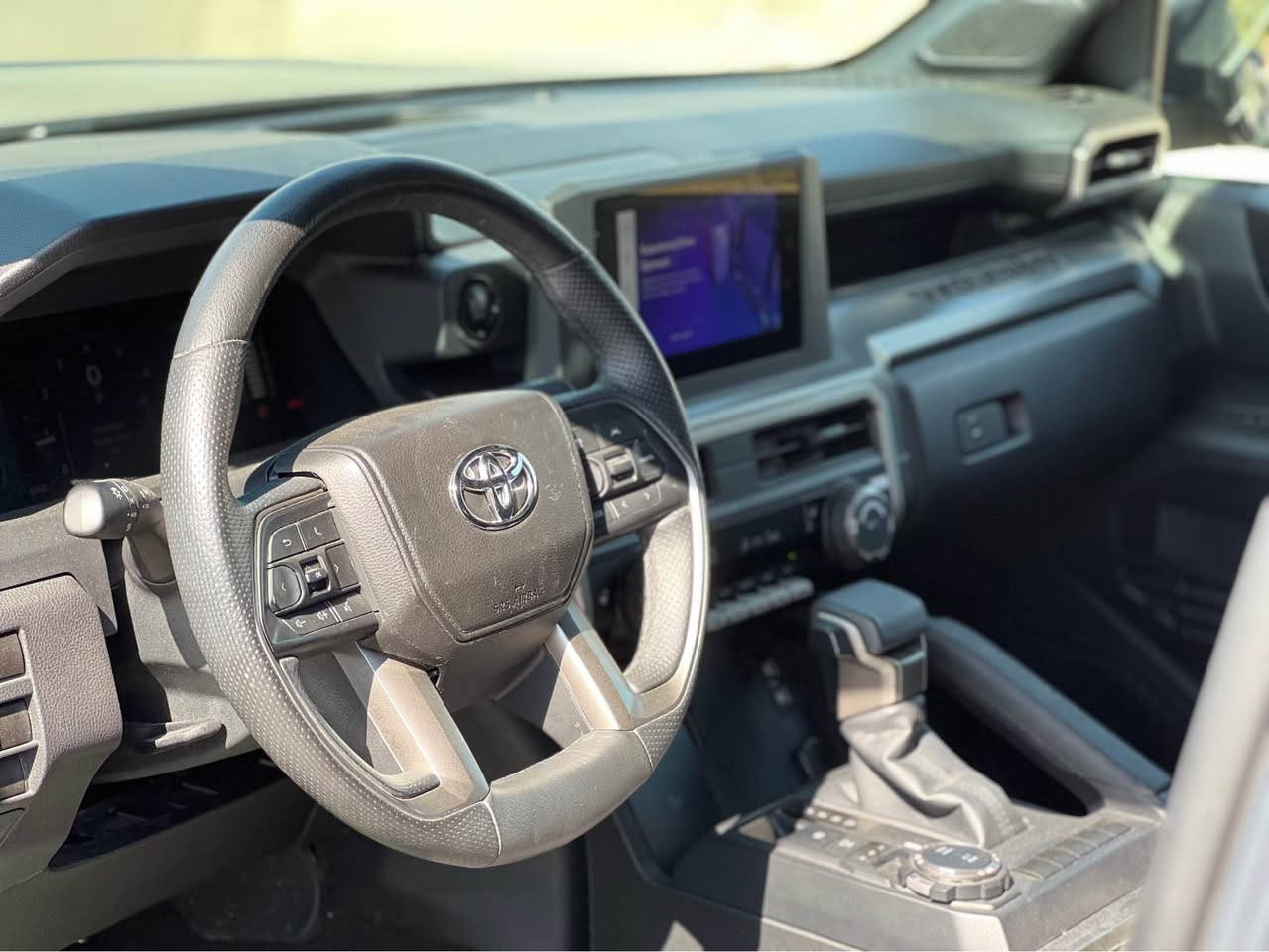🔥 تويوتا تاكوما 2024 – الشكل الجديد بالكامل ( SR5 ) 🔥

للبيع بيك آب الأسطورة Toyota Tacoma 2024 الجيل الجديد، تصميم هجومي، قوة جبارة، وأداء لا يقهر على الجبال والطرق الوعرة.

أبرز المواصفات والمعلومات:
 المحرك: 2.4L Turbo i-FORCE يقدم عزم قوي جداً واقتصاد ممتاز بالبنزين

 نظام الدفع: 4x4 دفع رباعي مع أوضاع قيادة متعددة للمناطق الجبلية والطرق الصعبة

 الواجهة: شبك TOYOTA الرياضي مع إضاءات LED كاملة ومصابيح إنارة متطورة

 المقصورة: شاشة لمس حديثة، دعم Apple CarPlay & Android Auto، أنظمة أمان متطورة (Toyota Safety Sense 3.0)

لماذا تختار هذه السيارة؟
قوة تحمّل تويوتا المعروفة مع راحة وحداثة سيارات 2024، ممتازة جداً للاستخدام اليومي وللسفر والرحلات.

📍 الموقع: [ دهوك ]
💵 السعر: [31,000$]
📱 للمعاينة والاستفسار: الاتصال على [***********] دهوك, العراق
