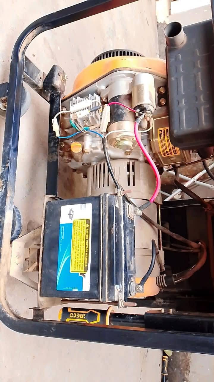 مولدة كهرباء • استخدام قليل • حالة جيدة