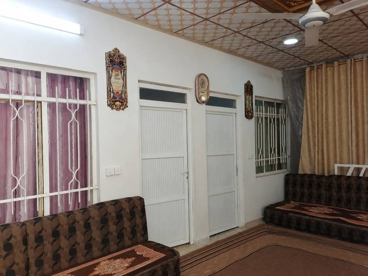 🏠 عقار للبيع – فرصة مميزة
📜 نوع السند: ملك صرف
📐 المساحة: 200 متر مربع
📏 الواجهة: 10 متر × العمق: 20 متر
🔹 تفاصيل العقار:
• شقتان معزولتان ومستقلتان عن البيت.
• محلات تجارية على الشارع عدد 2
• بيت خلف المحلات يحتوي على:
غرفتين
صالة
استقبال
مطبخ
مشتملات
رهرة
غرفتين في الطابق الثاني
📍 العنوان: حي الرسالة – خلف مطعم أبو ليلى – مقابل حمام اليرموك.
💰 السعر: على الخاص.
📞 للتواصل والاستفسار:
***********
✨ للجادين فقط، يرجى الاتصال للاستفسار والتفاصيل.
