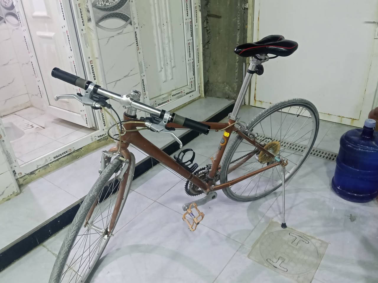 جاينت C700 • استعمال قليل • شيمانو 3×8