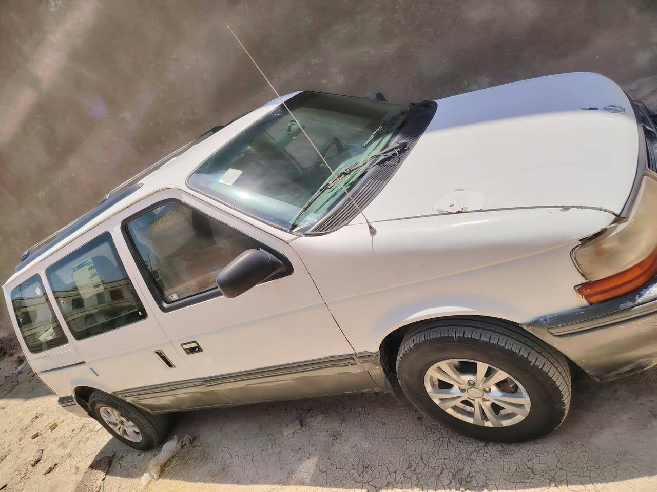 السلام عليكم دوج كلايزر موديل 1991 للبيع جاهزه ما عدا التبريد لا يعمل لون ابيض الصدر نص ونص بسعر 32 ورقه بيه مجال عنواني بغداد الدوره ***********
