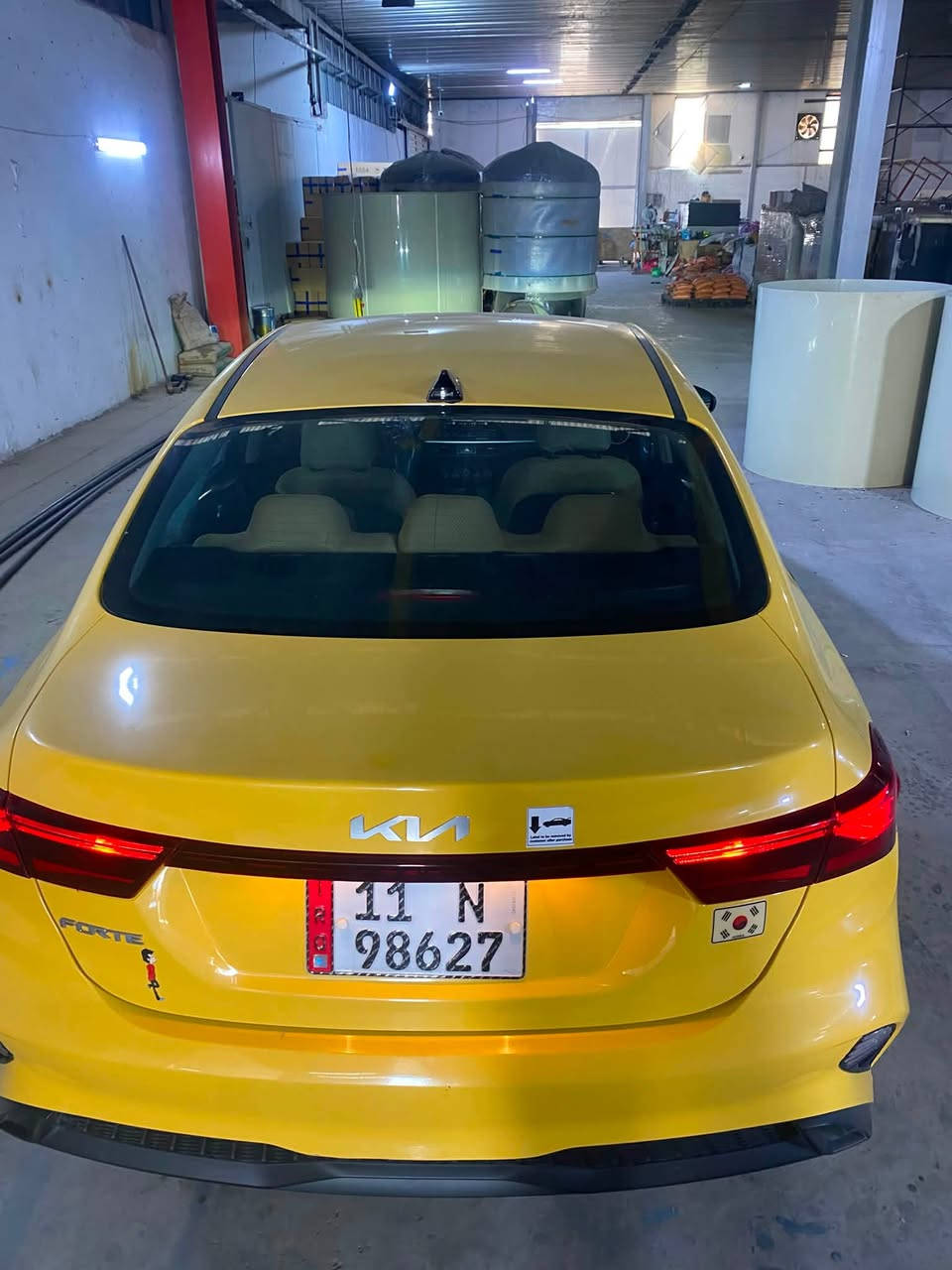 سلام عليكم للبيع  كيا فورتي موديل 23 مكينه وكير وتبريد خير من الله منظومه زنون ماشيه 55 حادثها جاملع وبنيد ونفسهم راجعات بدون لا شاصي ولا لغد   السياره جاهزه مابيها اي نقص السياره بيها تخم تاير جديد دوشمه جديده منظومه غاز تاخذها ماتصرف ربع عليها عنواني بغداد جسر ديالى السعر 144 وبيها مجال لشراي هاتف ☎️ بي واتساب ***********
