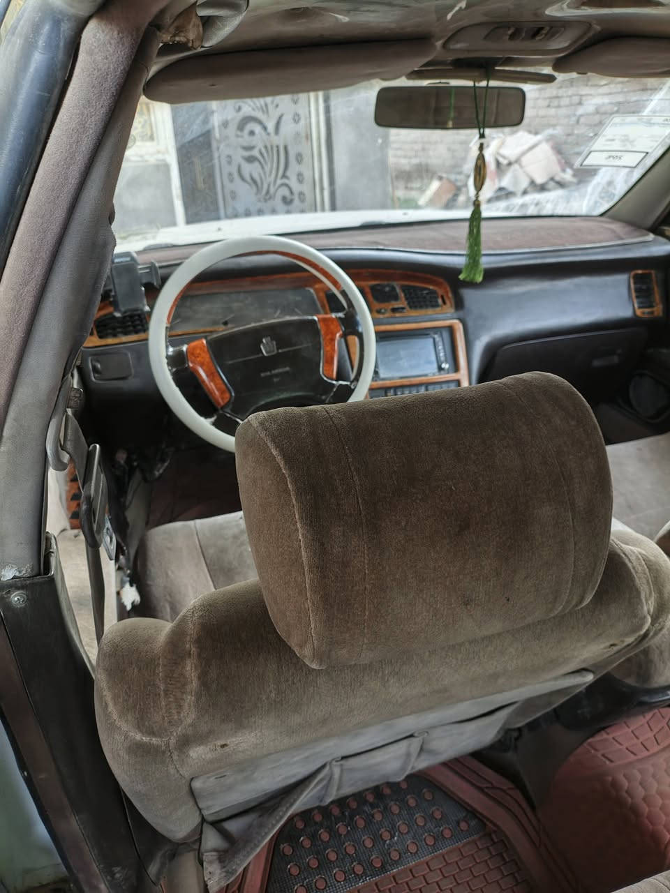 السلام عليكم  للبيع بطة فصل موديل 2000 سنويتها 2027
مكصوكة جنطة ماوصل لشاصي حدادة 40% تخم تاير كهربائياتها كلها شغاله تبريد عطلان مكينة خير من الله لا تنكيص ولا تبخير الكير نمرتين مايجن بي النمرة الرابعة و نمرة البك ابيعلك الكير كايم دواخلها نضيفه الكشرة شوف العين راعيها بقضاء المدينة  السعر 29 وبي مجال قليل رجآآ الموشراي لا يكسر بحلال الوادم 
العنوان القرنة ناحية الثغر 
رقم الهاتف ***********
