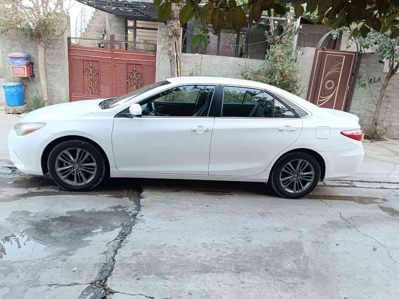 كامري SE • ٢٠١٧ • ابيض نظيف