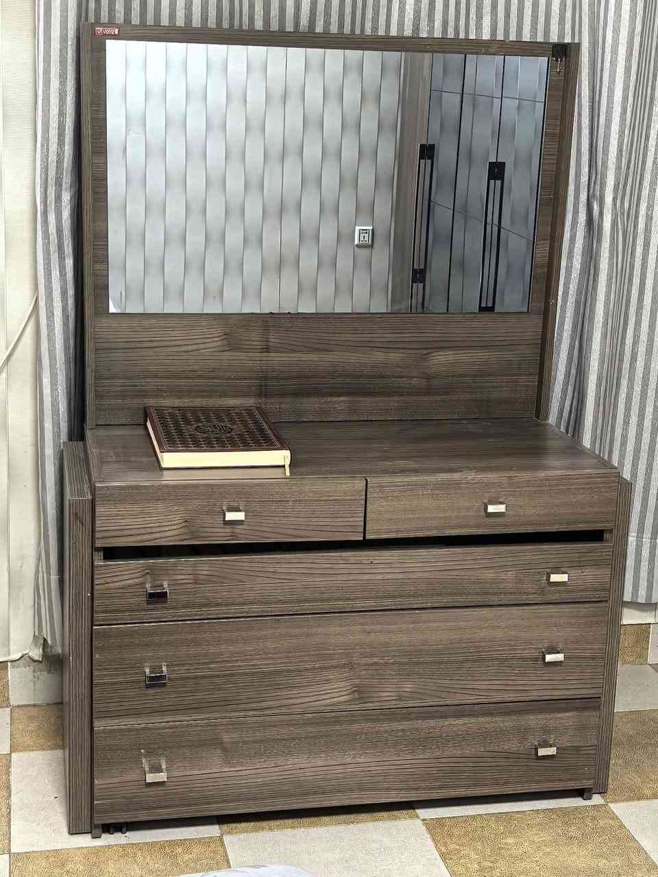 غرفة نوم للبيع ماركة فيرير التركي استخدم قليل شراي يتصل
***********
