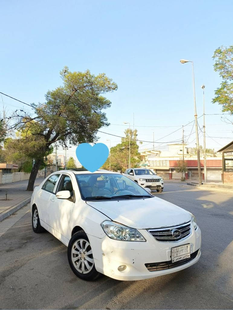 Byd G3 2013 
رەنگی سپی
گێر ئۆتۆماتیک 

  مەکینەو گێری کامیری 2.2 
ڕەقەم صلاحدين 
سەنەوی پلاستیک 
بەشەرتی گێرومەکینە هەڵمیشی نە بێت 
کارەبایی و هەموو گیانی ئیش بکات وەک و سعات 
 فول فول مواسفات 
سڵاید 
کوشن جلد 
دەعمی ناو گرتنی نییە 
کەمێک وردەی هەیە لەگەل کال بونەوە 
ABS

چوار جام کارەبا
دوو لایت و بلاجکتۆری تازەی لێی بەستراوە 
سەیارەی دەسی خۆمانە هی مەعرەز نیە 
بۆ زانیاری زیاتریش پەیوەندیمان پێوە بکەن 

( *********** )
نرخی40$ مەجالێکی برایانە
شوێن سلێمانی السليمانية, العراق

