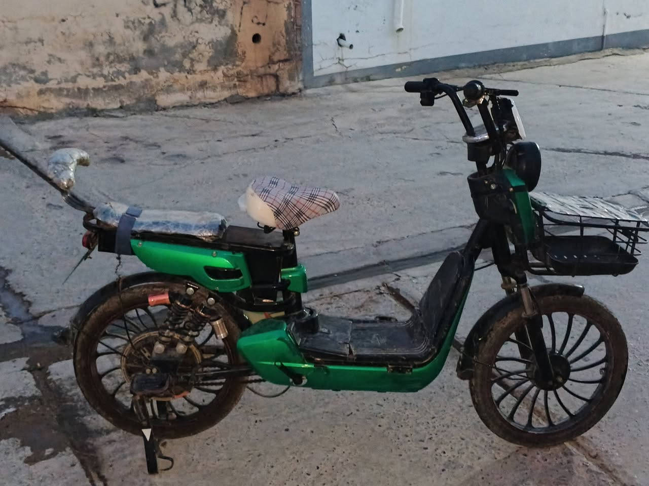 للبيع دراجه شحن 200بي بمجال الاستفسار على هذا الرقم***********
