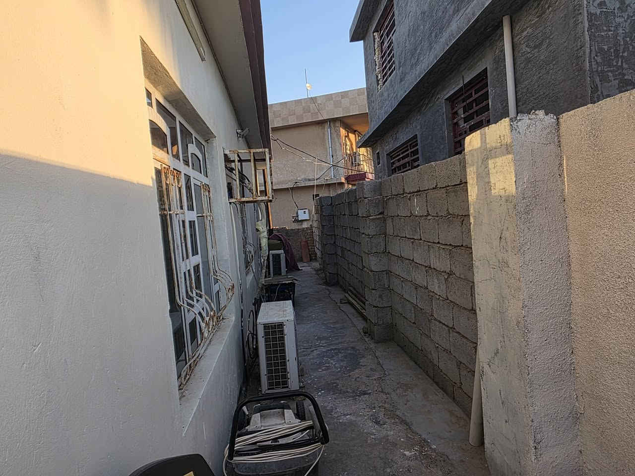 السلام عليكم ورحمة الله وبركاته 🫱🏽‍🫲🏻
متابعينا الكرام 👥
دار للبيع🏠 المساحة 400متر الواجهه16نزال 25و20سم يحتوي الدار على غرفتين وصاله5×9 وهول ومطبخ وصحيات داخليه وخارجيه وحديقه كبيره 🏞
موقع مُمَيز جداً 🌹
العنوان: التاجي حصيوة ومزرفه قرب جامع الفتاح العليم🕌
للاستفسار الاتصال على الارقام الاتيه كورك: ***********📞📞
اسيا: ***********📞📞
#مَكتب_ديرتنا_للعقار 🏢
#بإدارة_احمد_ابومصطفى 🌷
#تواصلوا_معنا🌷
