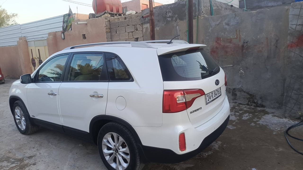 سورنتو موديل 14خليجي 6سلندر سبعه راكب مكفوله تخم تاير حداديه جديده محرك لا ينقص ولايبخر تبريد. ثلاث قطع بحاله جيده مواصفاتهه معروفه بدون كاكتبهه السعر 175وببهه مجال حك لجيه تصال على التلفون *********** مكاني قضاء الرفاعي
