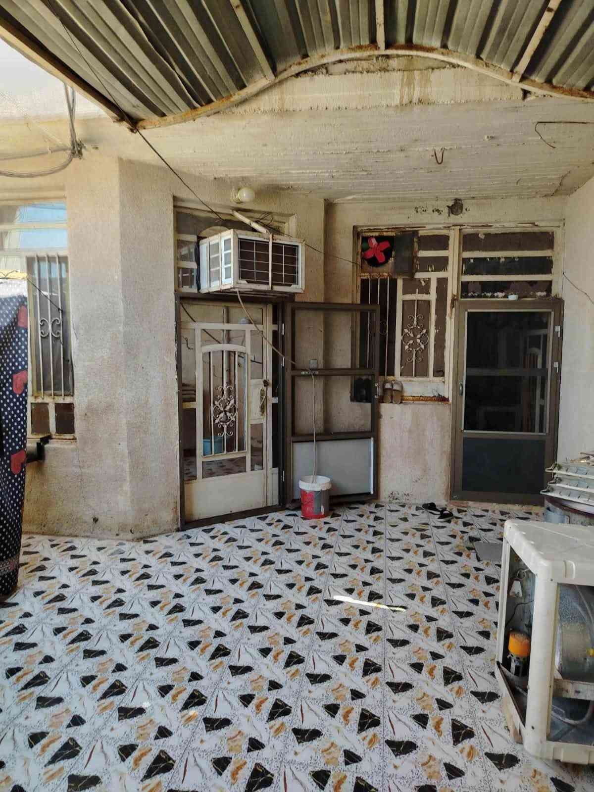 السلام عليكم بيت للبيع إصلاح زراعي سند 35 مكانه المحموديه قريه المعامره يحتوي ع صاله مطبخ استقبال والقاط الثاني غرفه وصحيات خطين مي خطين كهرباء مساحته حوالي 150 واجهيه 8 تبليط كهرباء مي بيه ورقه بالبلديه قصاصه سعره 60 وبي مجال بسيط *********** 
***********
