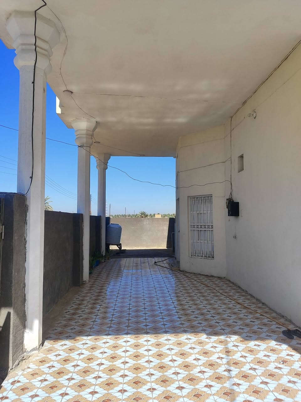 دار للبيع مساحته 520متر حي بابل خلف مدينة ألعاب سابقأ طابو زراعي سند 25 تحويل مباشر بسم مشتري بناء حديث طابوك متكون من 
غرفة نوم عدد 3. 5*5
صاله 5*21
مطبخ 5/5
استقبال 5*13
مجمع صحيات دخليه 5*5 +مجمع صحيات خارجيه 
بيعا مستعجل سعرها 83وبيها مجال 
أي استفسار اتصل على الرقم التالي 
***********
