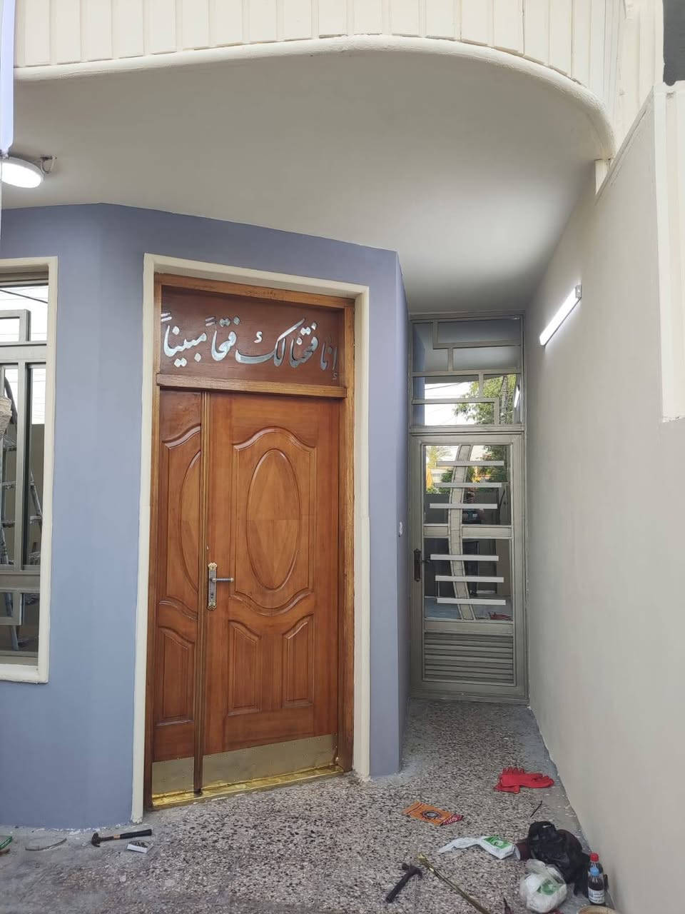 السلام عليكم
مشتمل للبيع المساحه 105 واجه 5 وربع وانزال 20  ارضيه مرمر بيت نضيف يحتوي على صاله ومطبخ وصحيات وثلاث غرف النوم متكون من مدخلين البيت موقع مميز قرب اعداديه التعاون حي الإعلام شارع عرض 15, متر

للاستفسار الاتصال على الرقم 

***********
