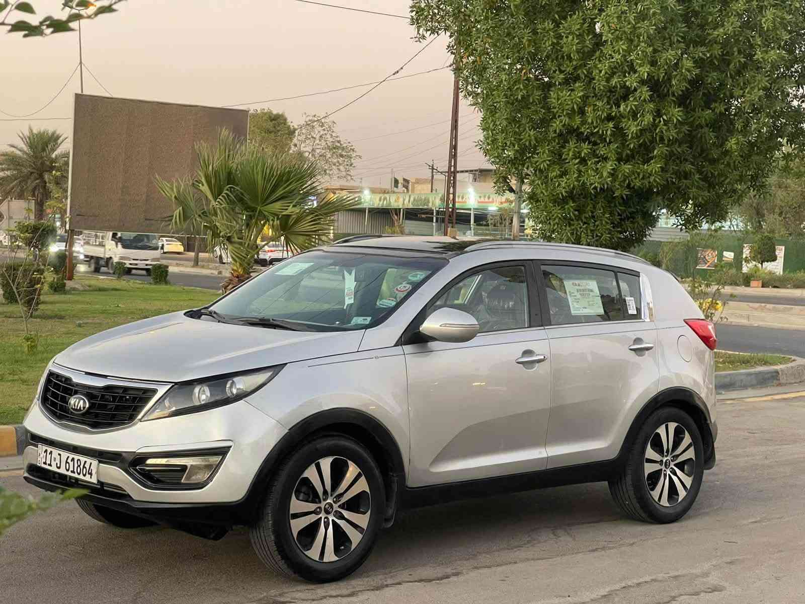 كيا سبورتج kia sportage
(السيارة فووووول مواصفات)

وارد خليجي موديل 2011 

بدون حادث ( فقط مرشوشة صبغ صفحة السايق والبنيد اثر جراد بسيط وعندي صورها قبل الصبغ)

-فتحة (بانوراما)

-اشاير بالمري

-تحكم ستيرن

-كشن كهرباء

-داخل برتقالي واسود

-كشنات جلد

-حساسات دعامية 

-كاميرا بلادية بالمراية

-شاشة

-ويل كب 

-السيارة ماشية 103 فقط

-السيارة ب اسمي (هزة جديدية وسنوية جديدة)

- السعر 110

مكاني بغداد الشعلة

‭***********‬
