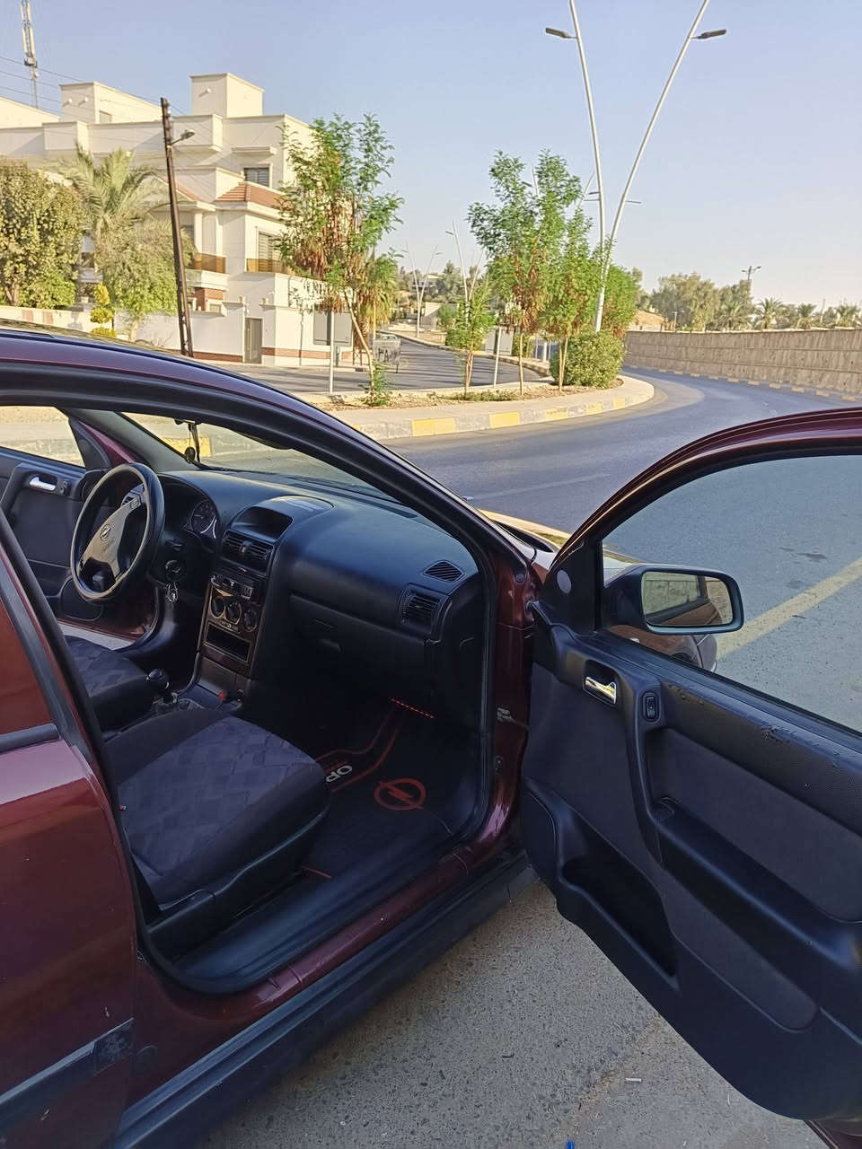 استرا 2002
تبريد /كير عادي /جامات امامية كهرب 
صيغ عام بدون ضربة او خياس او معجون 
السيارة ب اسمي 
السعر 53 
***********
