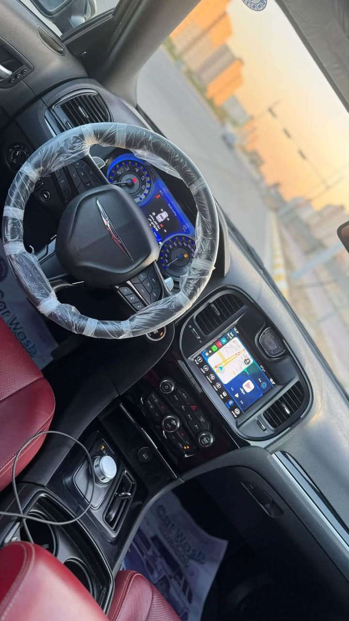 كرايسلر 2020  خليجي 300 S فول 1/1 وكاله هارلم  محرك سته سلندر 3600
الموديل : 2020 . (خليجي) . 
العداد : 75Mi
المحرك : V6 . 3.6L 

* رقم أربيل باسمي تحويل ثاني يوم. 
المواصفات :
*  پانوراما . 
* رادار مع مانع تصادم امامي . 
* تحذير الخروج عن المسار . 
* نقطة عمياء . 
* مصابيح امامية زنون مع LED داينمك . 
* ويل قياس 20 أنج لون اسود لماع ذو طابع رياضي . 
* حساسات امامية وخلفية؛ مع مانع تصادم
* بردة خلفية كهربائية . 
* شاشه كبيرة مع نظام ملاحة نفكيشن GPS .
* حافظة الاكواب تدفئة وتبريد . 
* سستم صوت ALPNE
* مقصورة الركاب من الجلد بالون الاحمر مع شعار S  .  
* مقاعد أمامية كهربائية عدد 2 . 
* ذاكرة لحفظ وضعيات الجلوس (ميموري) . 
* مقاعد أمامية تبريد وتدفئة . 
* مقاعد خلفية تدفئة . 
* تشغيل عن بعد . 
* ستيرن كهربائي . 
* تدفئة ستيرن . 
* كروس سرعة .
رقم الهاتف : ***********
