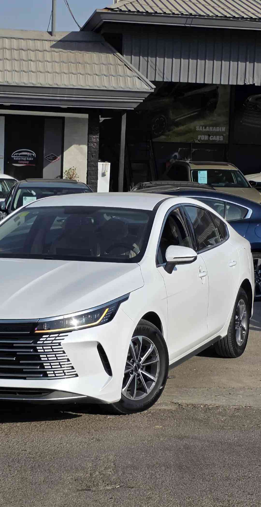 ـ05 BYD ـ2025 بی بۆیاخ مواصفات   ئاوینە ئیشارات ،  ناو سپی ،  کوشن جلد ، گیچ ئەلیکترۆنی ، ویل کڕۆم ، سوکان ڤۆلیوم ، سوکان تەلفون ، کامیرە ، حاسە ، لایت لید ، ویل کڕۆم ، دەسک بصمە ، بگ لایت لید ، دوای حاسە  ـ23.000 Km بۆ زانیاری زیاتر کۆمینت یان پەیوەندی بکە ☎️.  ***********📞 *********** 📞  ناونیشان سلیمانی شەقامی مەلیک محمود  Salahaddin Auto — معرض صلاح الدین  https://maps.app.goo.gl/GTqjTbohj8BvP
