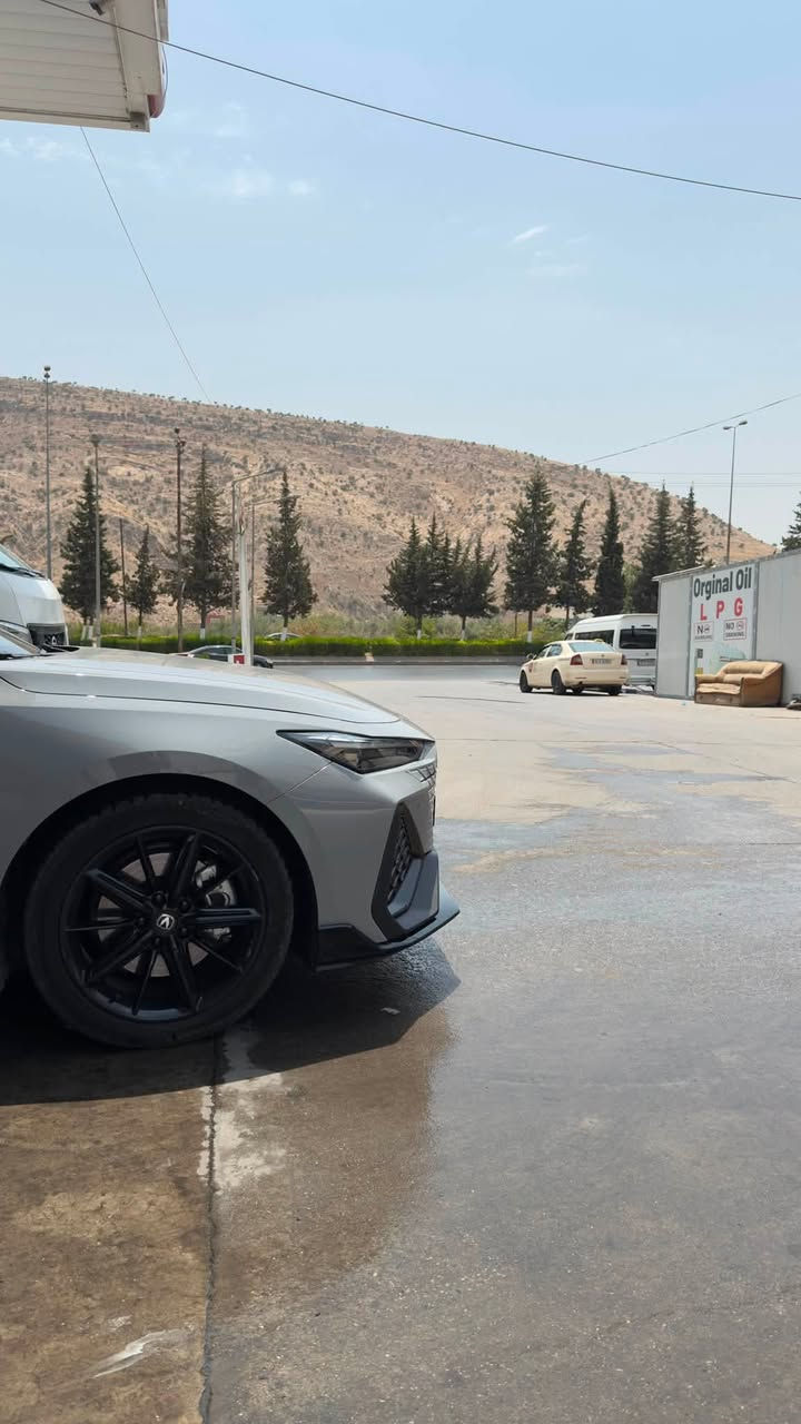 السلام عليكم
شانجان uni_v 2025 للبيع 

محرك 2000 توربو 

كلين مكفوله من كلشي 

مواصفات الuni_v معروفة وهذا اللون مميز وماكو منه بالشركة 

السعر ٢٨ مليون وبيها مجال بسيط 

*********** / واتساب فقط
