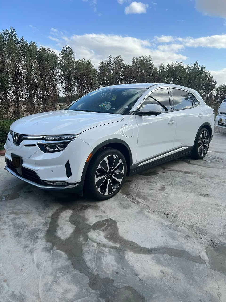 فين فاست VF8 بلس 2024  VinFast VF8 Plus
كهربائية بالكامل
الموديل: 2024
الممشى: 14 ألف ميل
الدفع: رباعي 4X4
البطارية: 87.7 كيلوواط
المدى: 450 كم بالشحنة الواحدة
القوة: 402 حصان
العزم: 620 نيوتن متر
التسارع 0–100 كم/س: 4.4 ثانية
المواصفات:
قيادة ذاتية
5 كاميرات مع رؤية 360 درجة
اصطفاف ذاتي
تنبيه الخروج عن المسار
4 مقاعد تدفئة وتبريد
سقف بانوراما
إنارة محيطية
صندوق كهربائي
Wi-Fi
رقم أربيل
للبيع او المراوس
السعر: 220
للاستفسار: ***********

