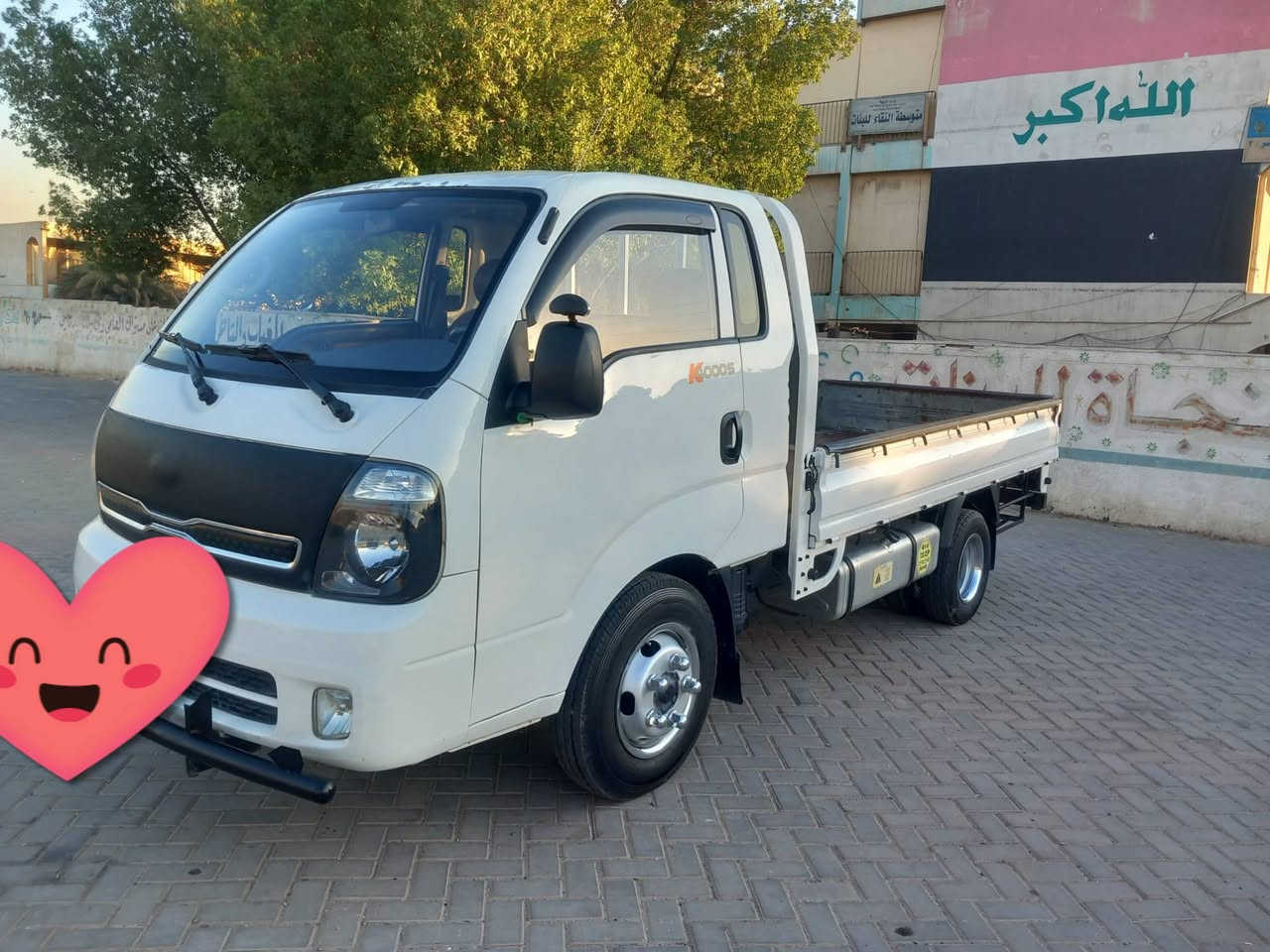 السلام عليكم سيارة كية فحل الرقم بغداد مكفولة كفالة عامة لا ضربة ولا صبغ محرك 4000 موديل2020 تاير الخلفي 14 استاذ 27 مكان بغداد رقم تلفون *********** تبريد ثلج🥶
