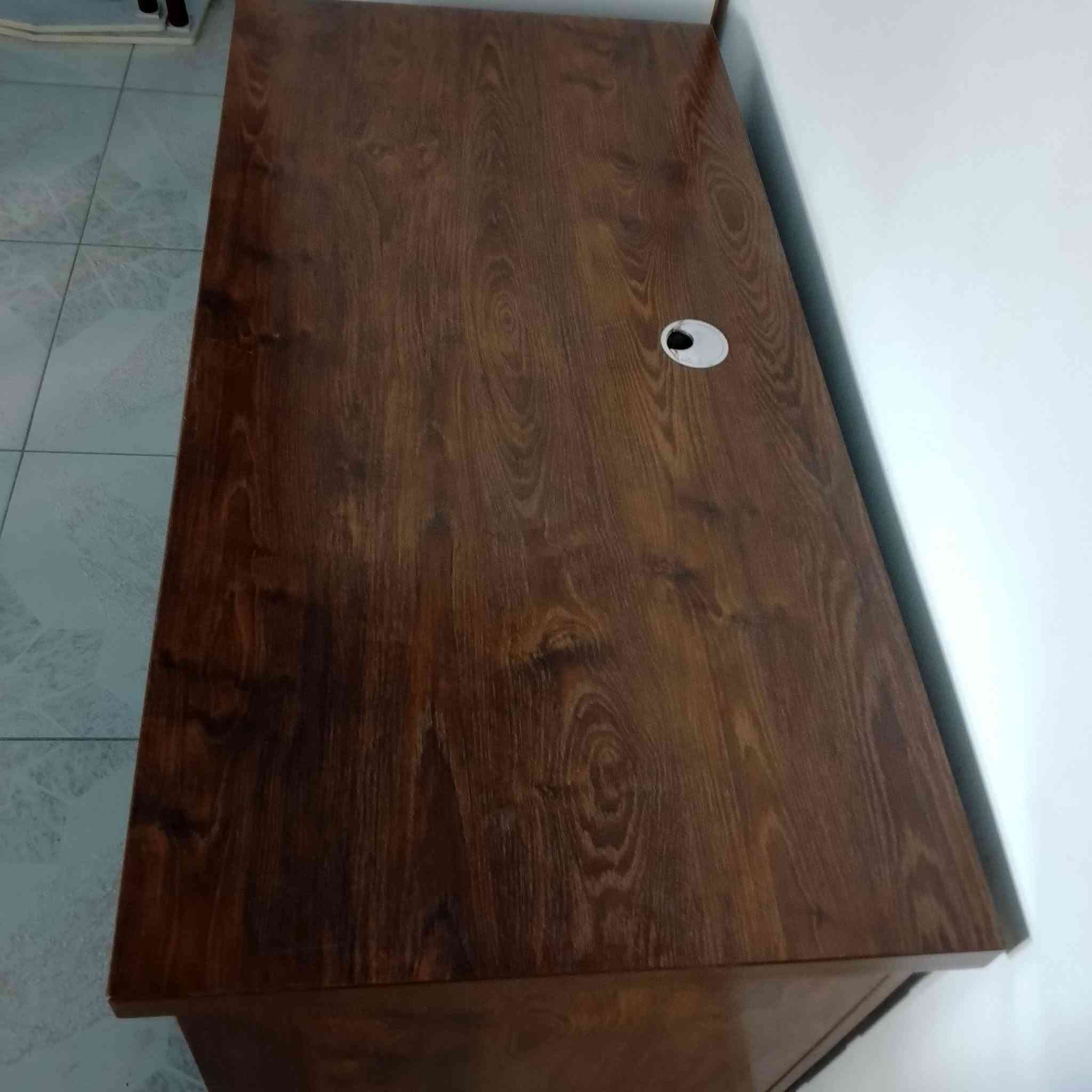السلام وعليكم للبيع غراض منزليه نظيفه 
مرجوحه سعر 175 بيه مجال نظيفه 
تانكي سعر 30 بيه مجال نظيف كل شي ما بي 
براد ماء سعر 100 بيه مجال نظيف جدا ماء بارد ثلج في حار 
ميز مكتب سعر 250 بيه مجال نظافة %100 
ميز طعام الزرق 20 بيه مجال 
مكان ديالى بعقوبة رقم الهاتف *********** يوجد فيه واتساب
