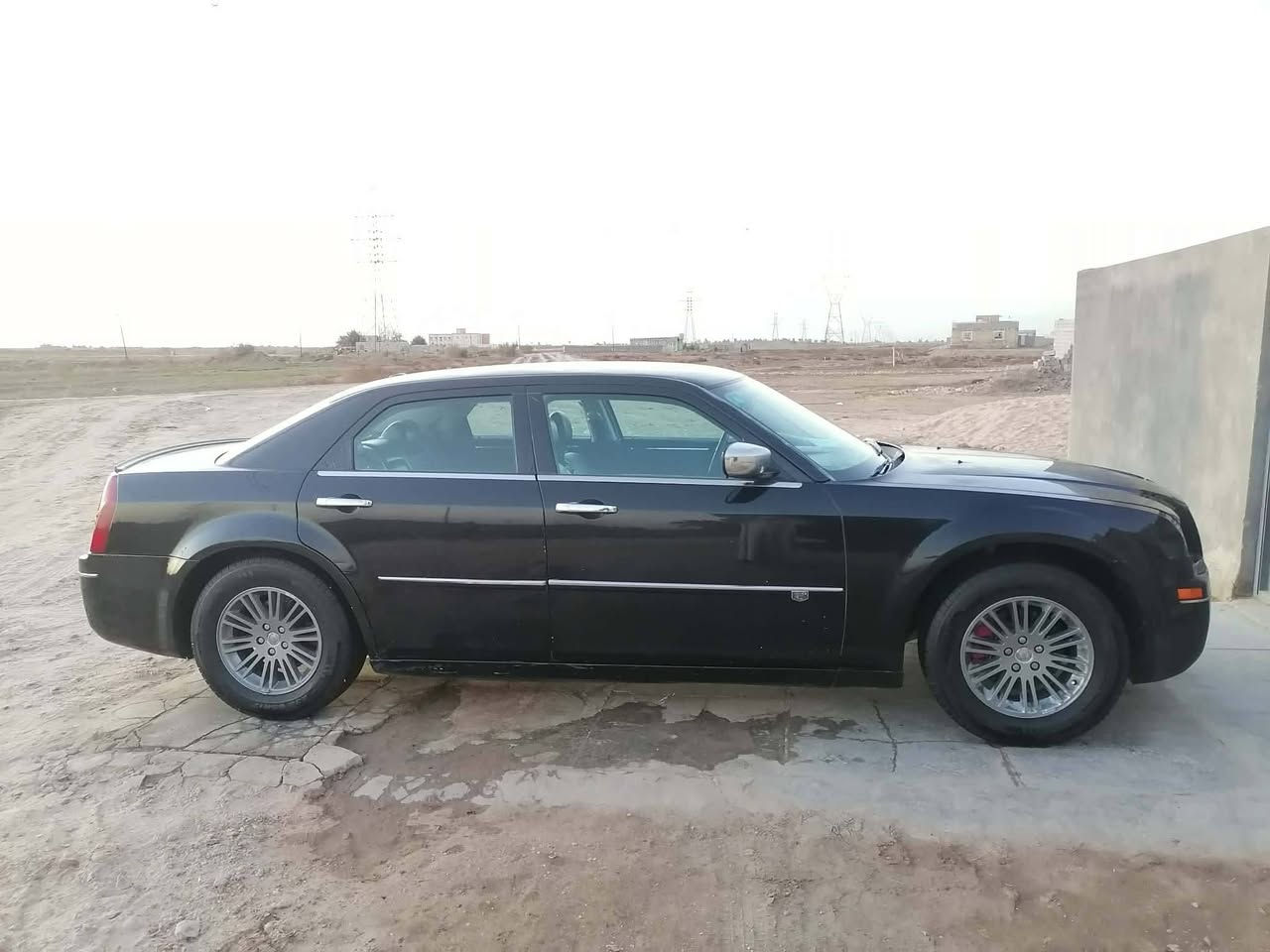 اوبامه ١٠ اصل السياره مكفوله من الضربه من التبديل فقط بيه مكانات صبغ قليله مكينه بل جيس وكير وتخم تايرات وحداديه كله جديد سنويه ال ٣٠ بسمي مكانه بل دوانيه بل سدير *********** السياره جاهزه من كلشي وما مشتغله خط دوم مال عسكري
