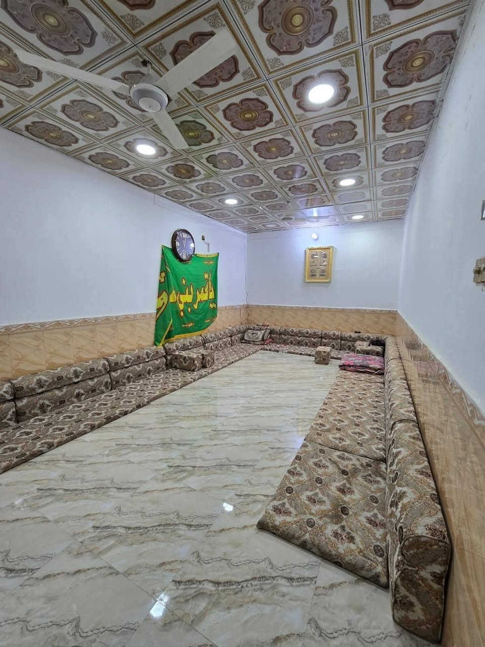 للبيع

بيت ٢٠٠م طابق ونص

بناء نظيف ترميم جديد

سعر ١٨٥ بيه مجال

يقع في حي العسكري

قرب مدرسة صناديد.

داخل فرع عرض ٨م

يحتوي طابق الأول على؛ غرفه وصاله ومطبخ وصحيات داخليه وخارجيه واستقبال وكراج سياره

طابق ثاني غرفتين وصحيات مع مخزن

حاليا فارغ جاهز للسكن

موبايل للاستفسار ***********
