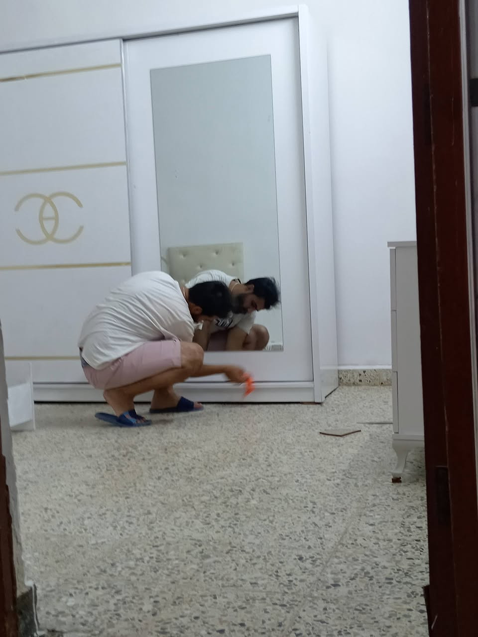 غرفة نوم للبيع سعرها 150 قفل رقمي ***********
