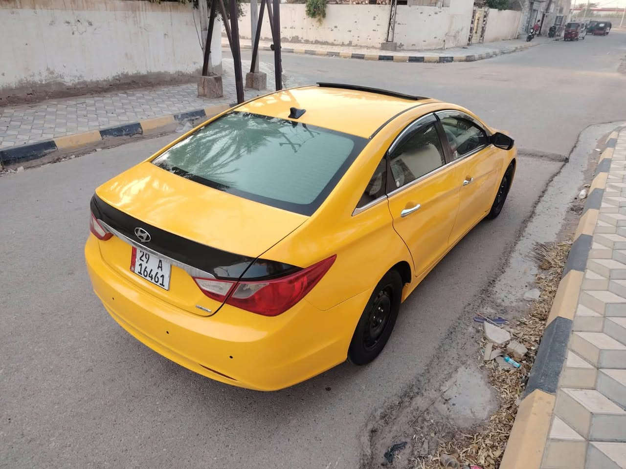 سوناتا موديل 2011 مضلع وارد امريكي حادثها جاملغ لامامي بدون دواخل دواخل كله ليبل واحد 

السياره فول مواصفات دواخل عسلي بصمه بصمه ابواب اشاير مري فتحه تبريد +تدفئه كفاله
مثبت سرعه تحكم ستيرن كشنات تدفئه تبريد 
صبغه جديده رقم واسط انكليزي بأسمي سنويه لـ27 خط وبحث مصفر 
كير مكينه حداديه تخم تاير كفاله 
مكينه 2400 +منضومه زنون كهربائيات كلها جاهزه 

العنوان واسط 

السعر 79 وبيها مجال حك الجيه 
‭***********
