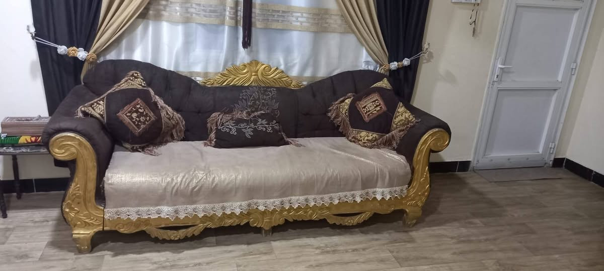 طقم قنفات ٣ قطع للبيع
نظيفات جدًا وخشبهن قوي وما بيهن أي شي
طول الوحدة ٣ أمتار
والكوشايات وياهن سعر 200الف  ستفسار 
***********
