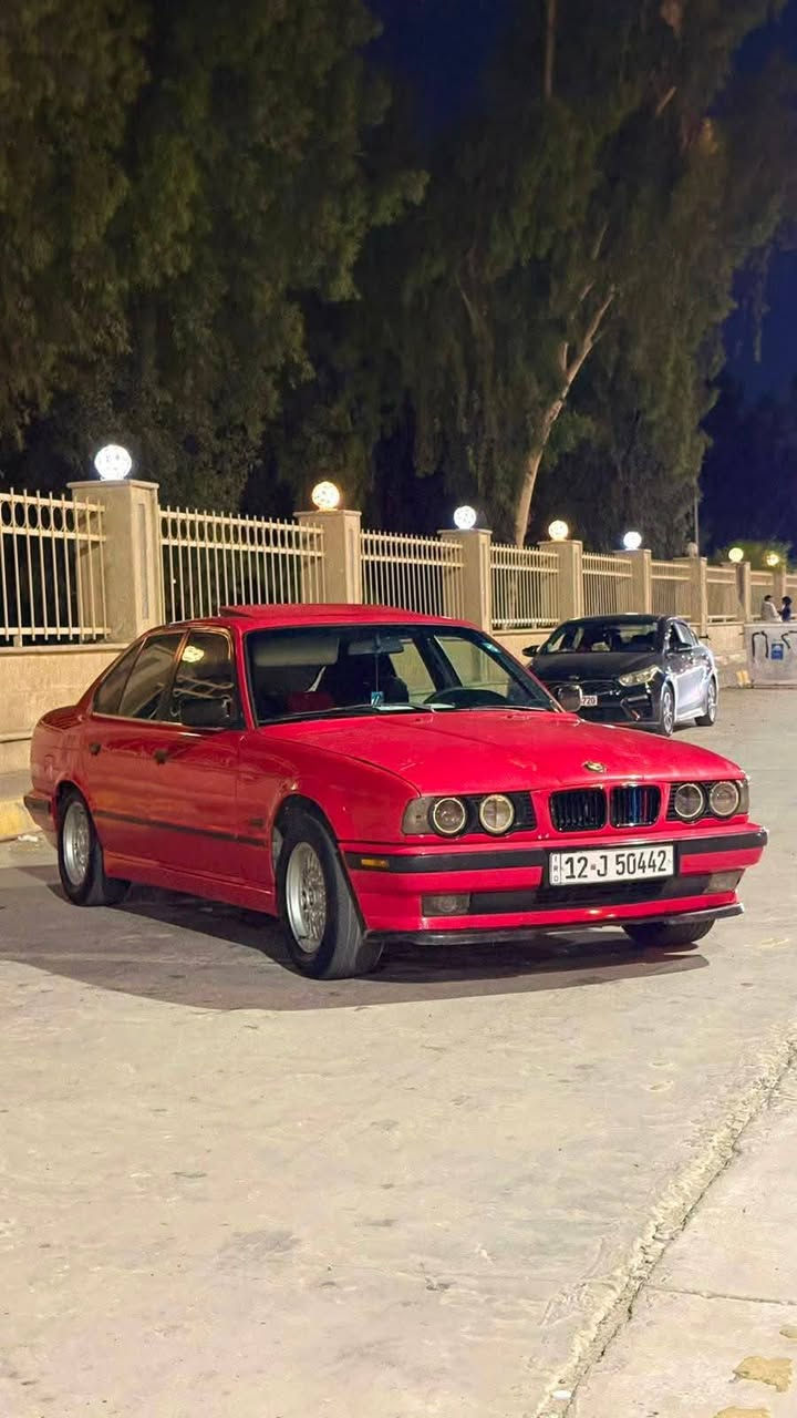 سلام عليكم بي إم للبيع فقط
موديل 1993

تأخذها من الشرعي السعر 55 وفيها مجال قليل

مابيها صبغ 

تبريد شغال 

مكينة وكير شرط 

دوشمة جديدة 

سيارة مال بيت حيل حلوة 

***********

***********
