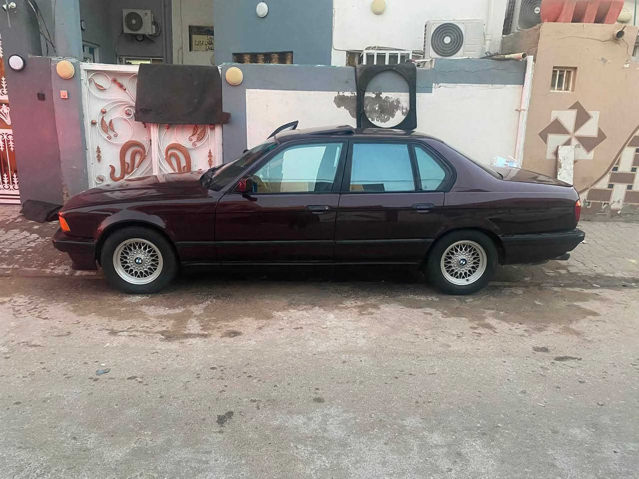 السلام عليكم 740 موديل 93 رقم بغداد باسمي فول دبل جكمجه دبل ايرباك دبل جام جام كهربائي كشنات كهرباء بردات اصل جنطه شفط سلايد روف تبريد كير تمساح تخم تاير السياره معروفه مواصفاتها بيع او مراوس مكاني نجف ***********
