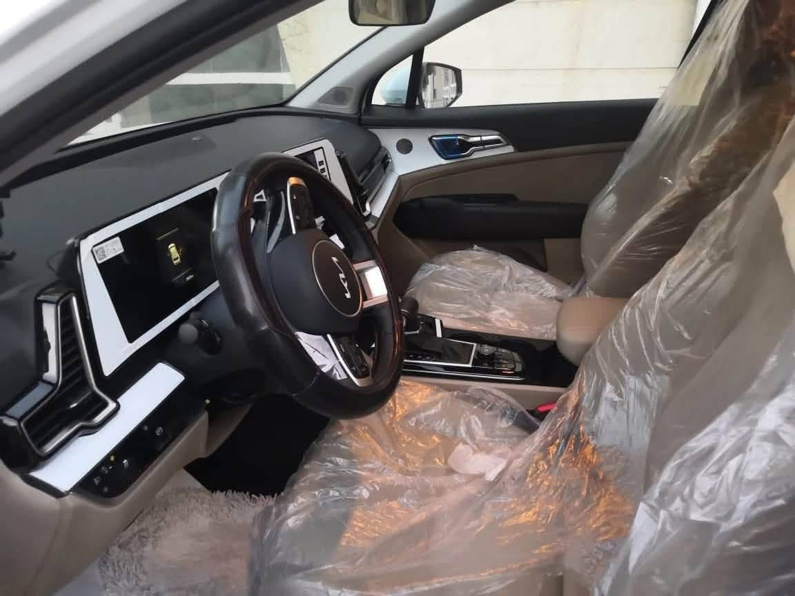 كيا سبورتج 2023 خليجي

ماشية 16 الف

رقم بغداد 

محرك 2000 DOHC

بصمة  تشغيل عن بعد + ترحيب 

شاشة اصلية Apple CarPlay, Android CarPlay

حساسات امامي خلفي

كامرة خلفية HD

الكشنات الامامية كهرباء ثلاث حركات

تدفئة ستيرن و الكشنات الامامية 

تبريد قطعتين 

منفذ شحن USB مع منفذ Type

شحن هاتف وايرليس Wireless Car Charger

تحكم ستيرن جهتين مع شفتات سرعة 

مانع انزلاق مع اوتو هولد مع مثبت سرعة  Cruise, Auto Hold, ABS

اربع انظمة قيادة Smart

 +المري شفط

لدات اماميه مع لدات خلفيه 

سبيره العده ع وضع الشركه مانازل 

ضمان شركه الدولية 

السيارة مرتبه ونظيفة 

سعر السيارة 208 ورقه

***********

التواصل على واتساب

مكاني  بغداد.
