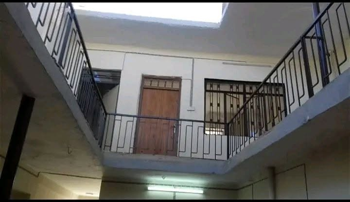 .. دار سكني للبيع طابقين المساحه130متر واجهه7 فرع واسع  اربع غرف نوم 
ورهره 
مكان البيت 
الخاتونيه خلف الطوالب 
قريب على الشارع العام وعلى جسر الخامس 
الاستفسار ***********
