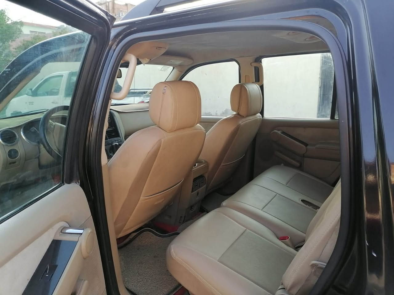 فورد اكسبلور موديل 2010
خليجية سيارة داخل بيجي 
٧ راكب جاهزة سيارة للاخير بدون اي نقص رقم بغداد انكليزي بدون حادث بدون ايرباك مصبوغة جمالية اثر جراد 
97$ وبيها مجال 
مكانها ديالى بعقوبة 
ترهم بيع وترهم مراوس حسب القناعة 
*********** تواصل واتساب 
@إشارة
